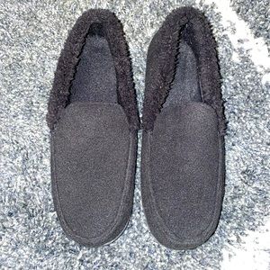 10 for $15 SALE ⭐️ Boys Black Cuddl Duds Houseshoes Slippers Loafers size L(5-6)